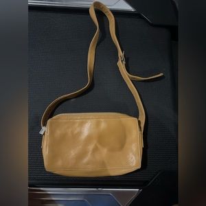 Perlina Crossbody Camel Purse, zipper close, zipper pocket, adjustable strap